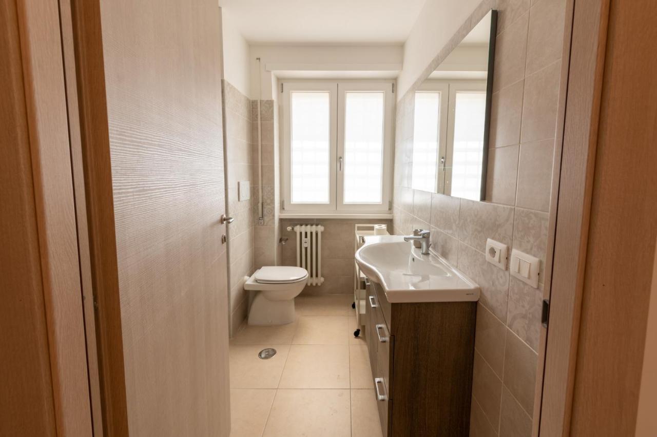 Casa Rosa Beige E Blu Rome
