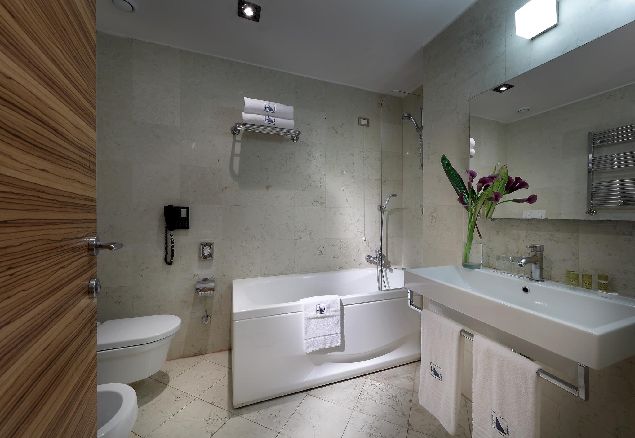 Saint John Hotel 4*