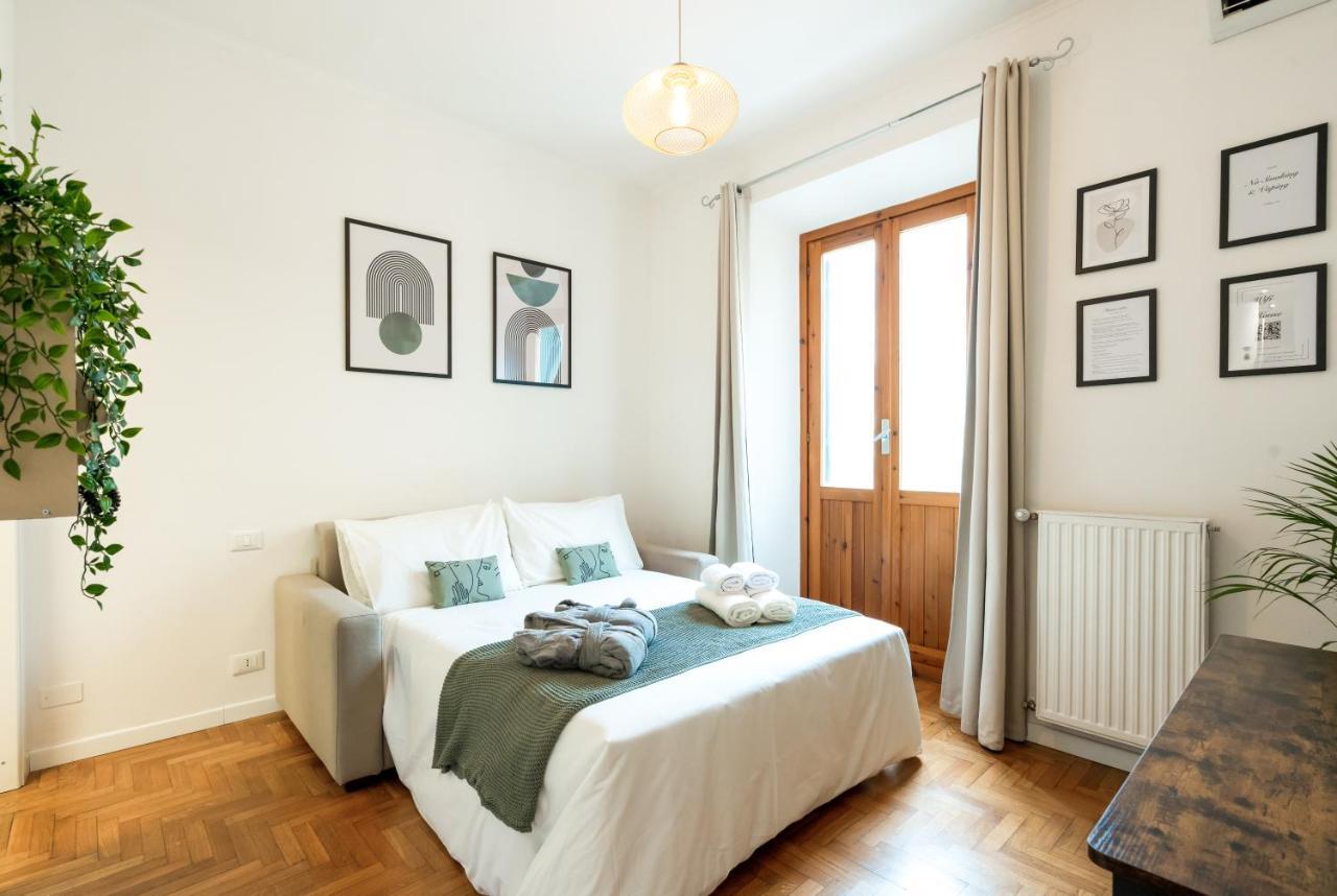 Apartment Colosseum House - Private Rooftop, Jacuzzi Hot Tub & View Rome