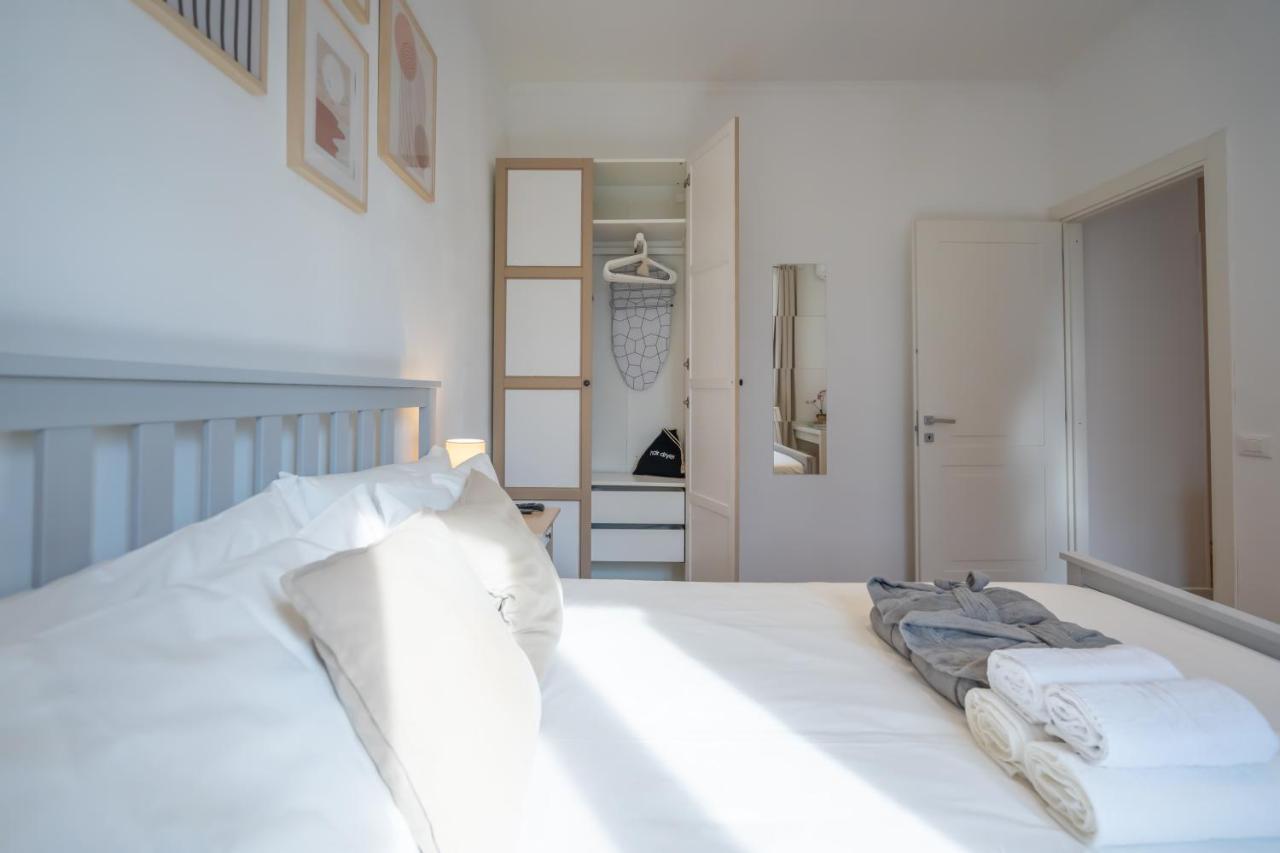 Apartment Colosseum House - Private Rooftop, Jacuzzi Hot Tub & View Rome