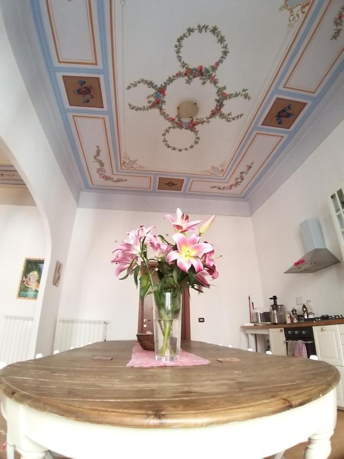 Apartment 19th Century Fresco Flat Close To The Colosseum