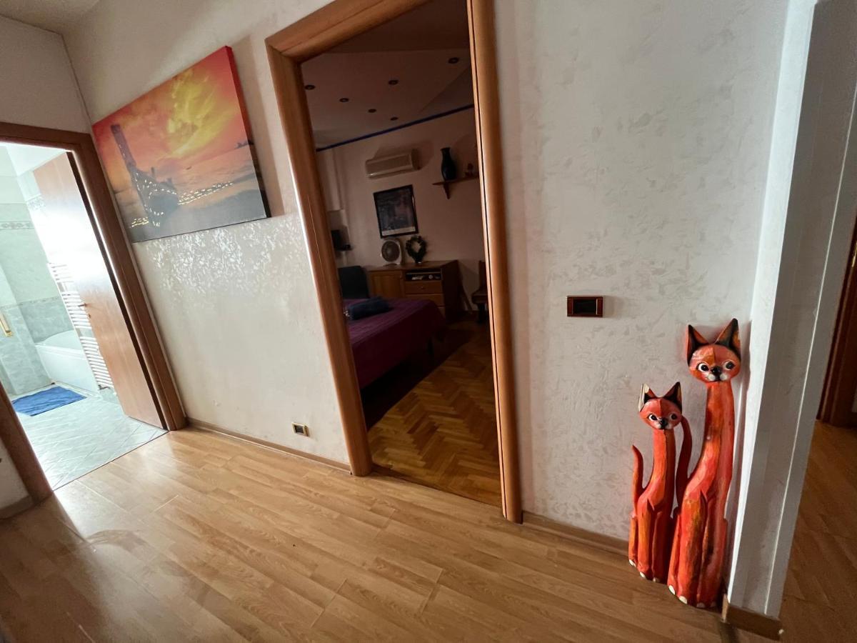 Julias Domus, T Apartment, Metro C Appartement
