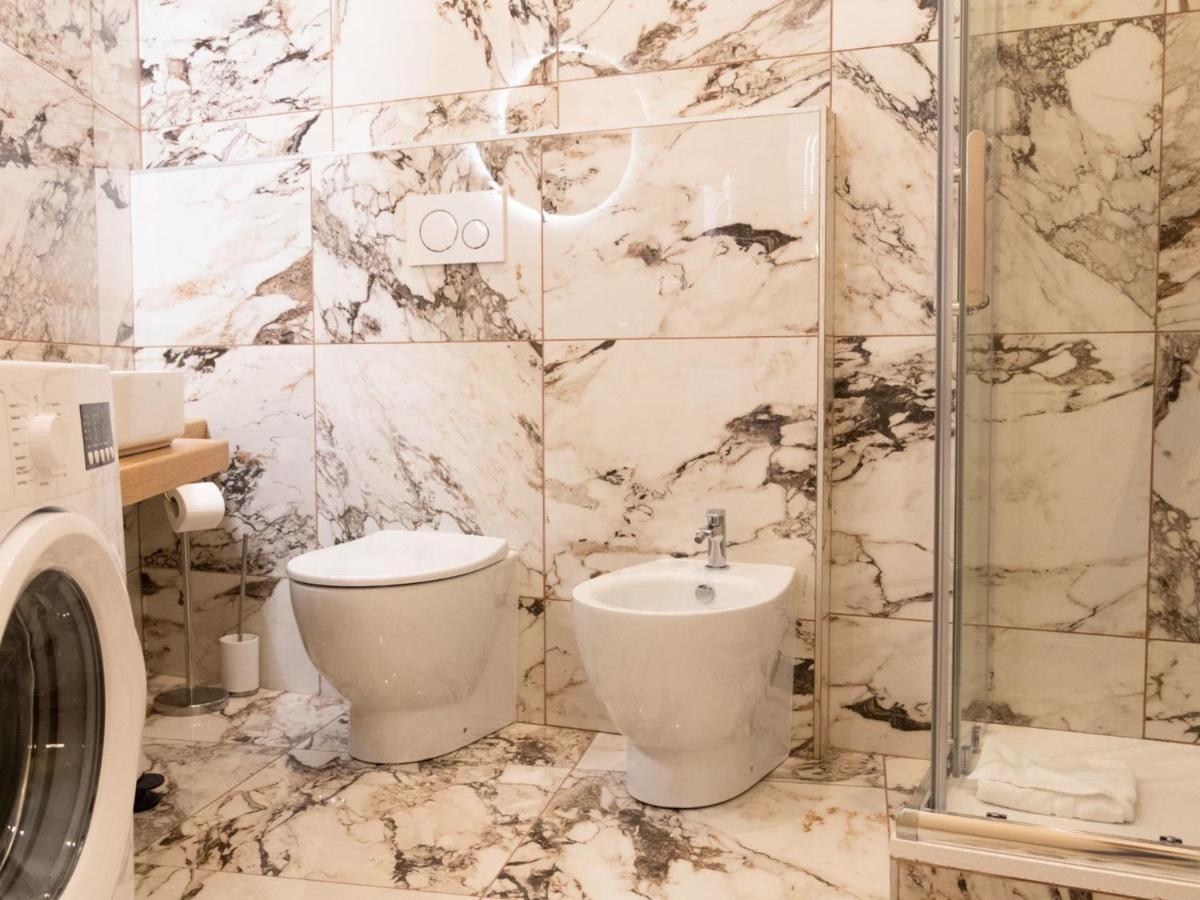 The Rent - Elegant Five-bedrooms Near Colosseo Apartment