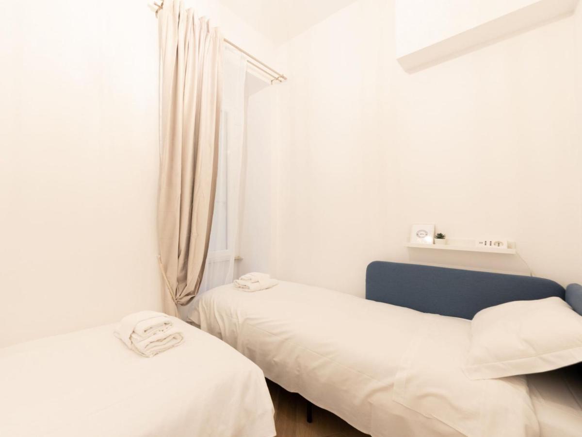 The Rent - Elegant Five-bedrooms Near Colosseo Apartment *