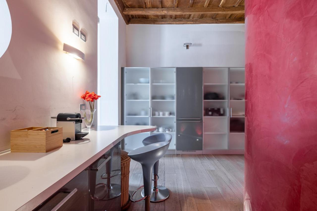 Modern In Campo De Fiori Apartment