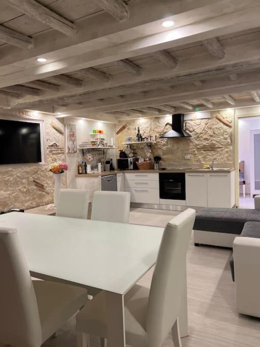 Historic Center, 800 Meters From The Trevi Fontain