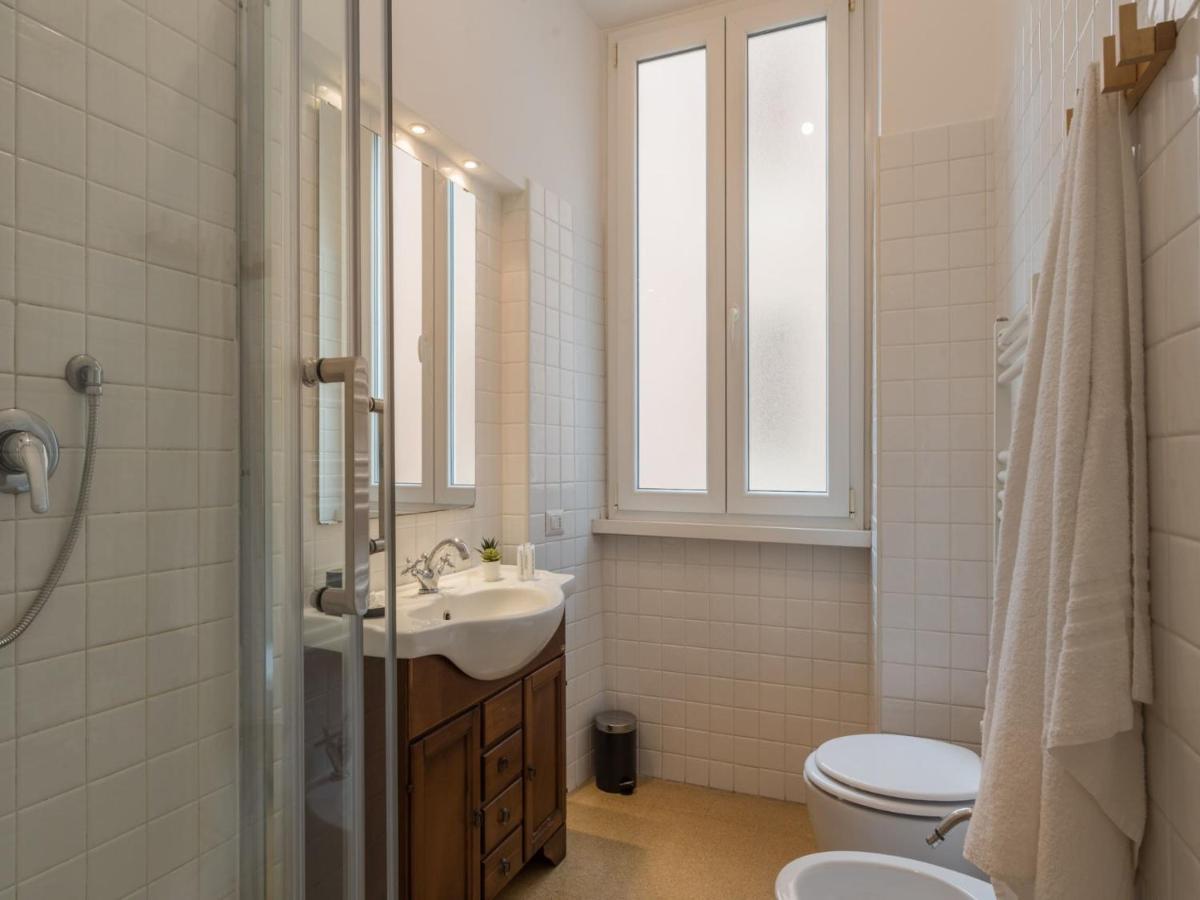 The Rent - Sunny Three-bedroom Near Ottaviano Metro Stop Apartment