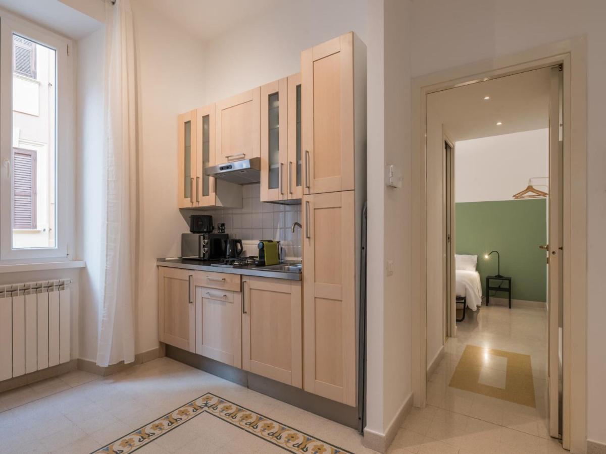 The Rent - Sunny Three-bedroom Near Ottaviano Metro Stop Apartment