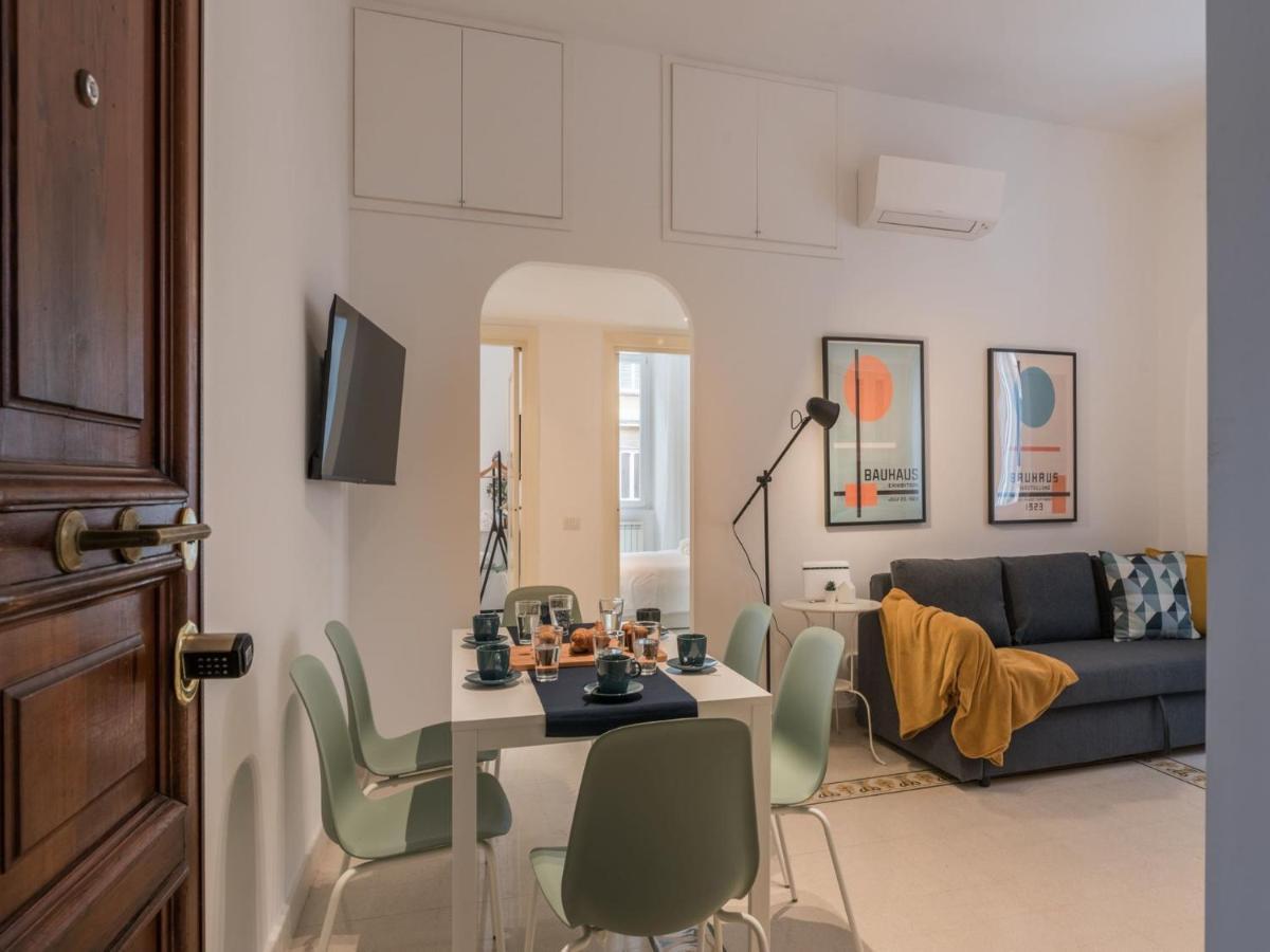 The Rent - Sunny Three-bedroom Near Ottaviano Metro Stop Apartment *