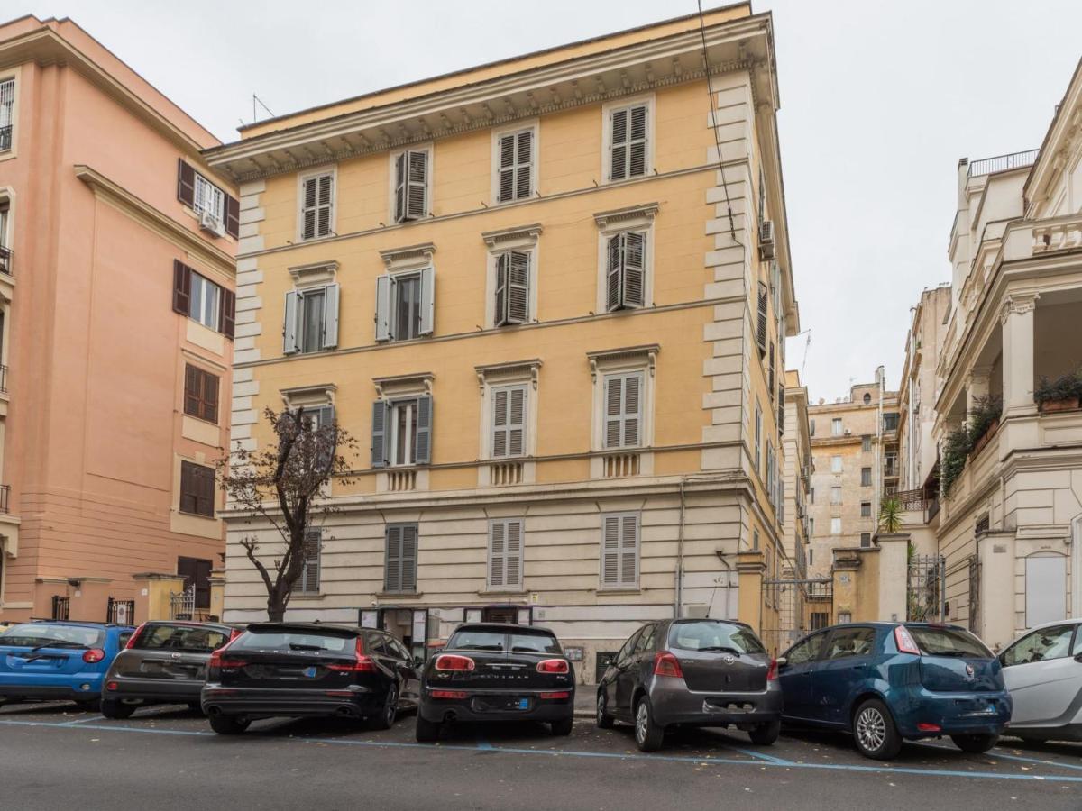The Rent - Sunny Three-bedroom Near Ottaviano Metro Stop Apartment