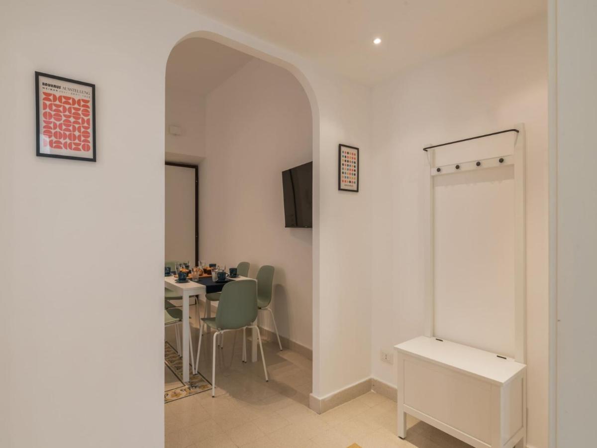Apartment The Rent - Sunny Three-bedroom Near Ottaviano Metro Stop