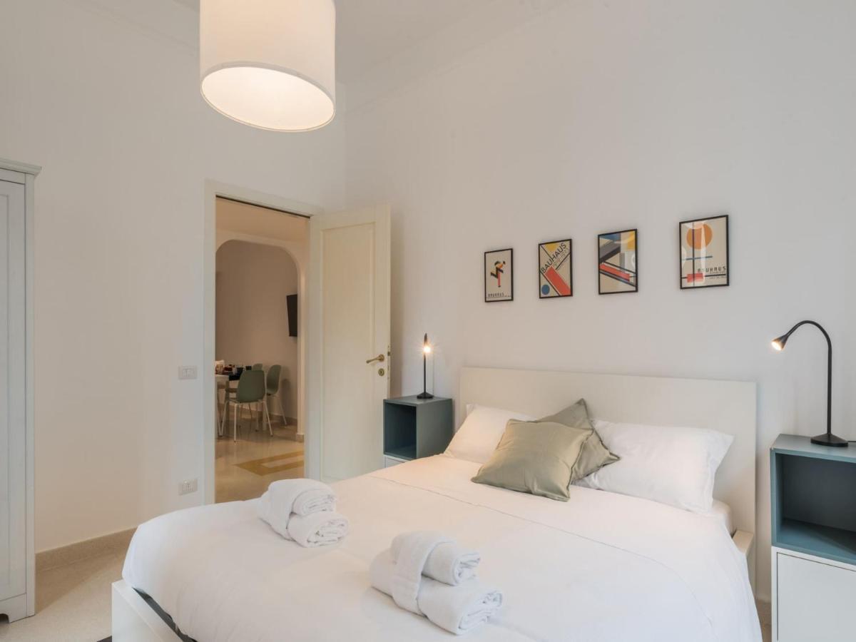 The Rent - Sunny Three-bedroom Near Ottaviano Metro Stop Apartment