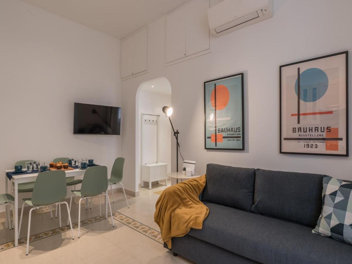 Apartment The Rent - Sunny Three-bedroom Near Ottaviano Metro Stop *