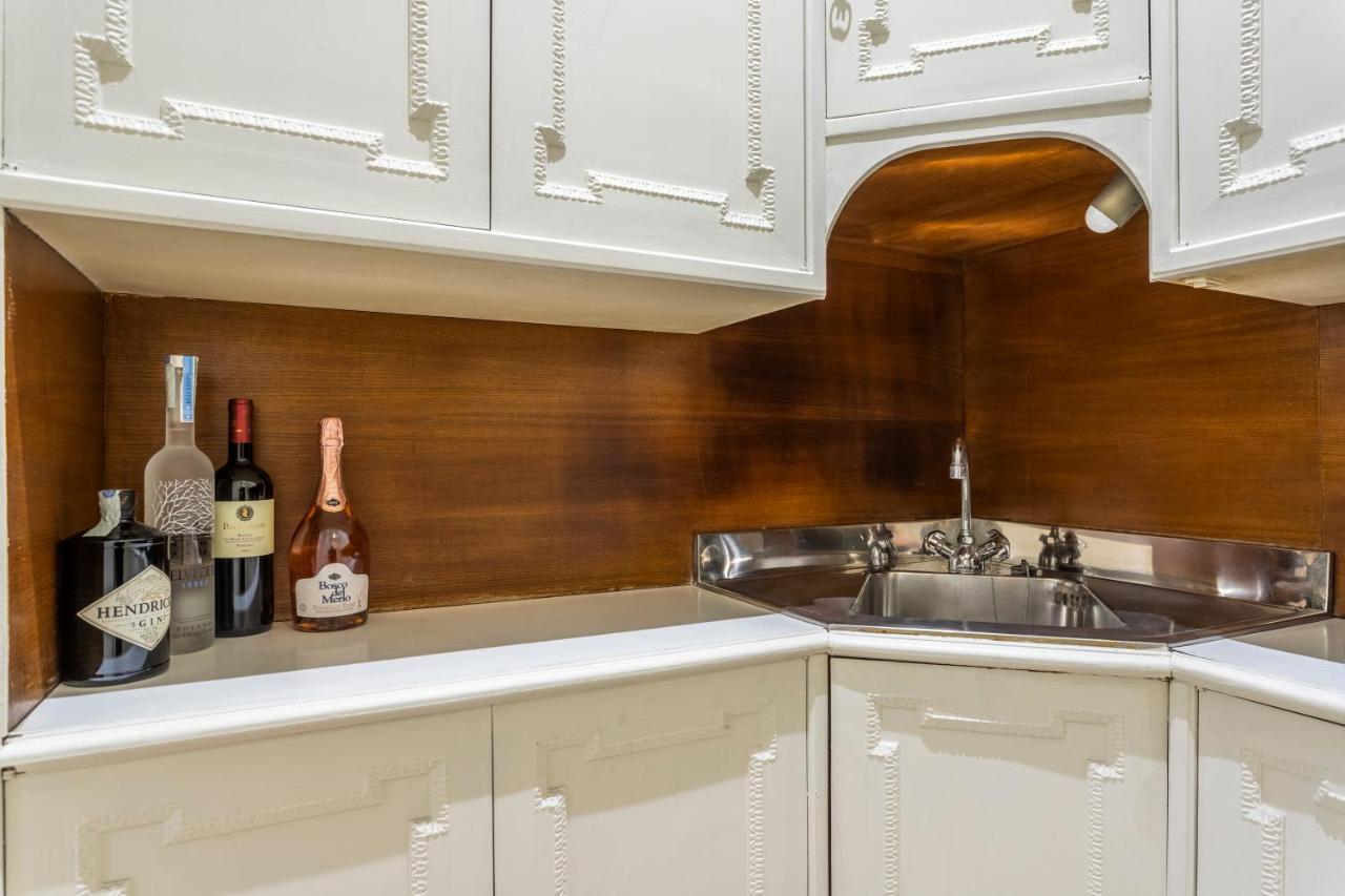Apartment Luxury Cola