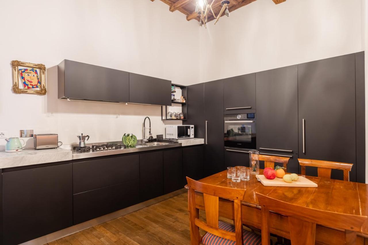 Apartment Chic And Style In Historical Via Giulia Rome