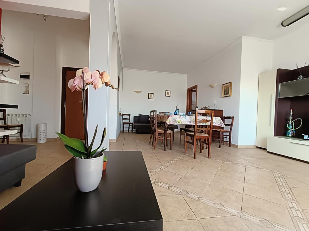 Appartement Avellini - Delightful And Spacious With Terrace - Near Metro A Cornelia Rome