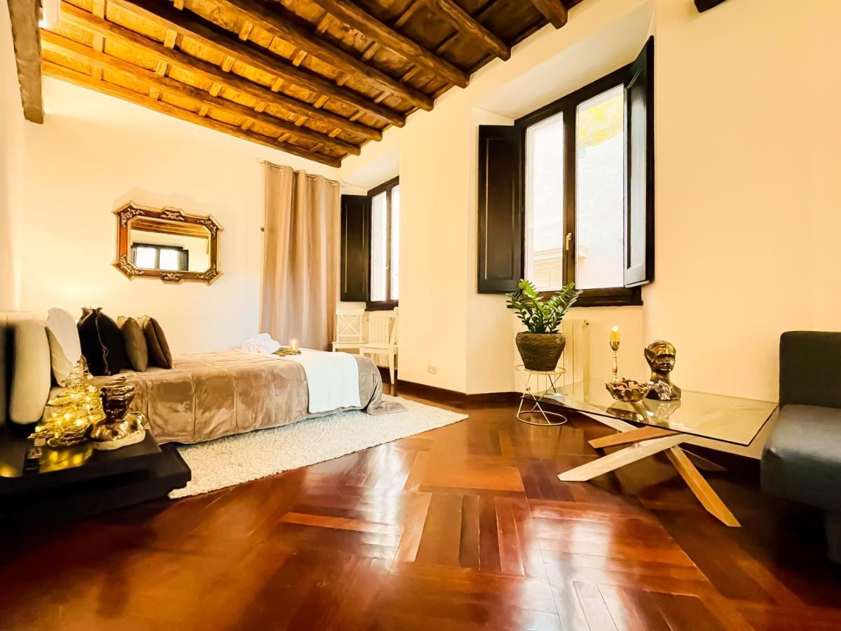Apartment Trevi Fountain Stylish