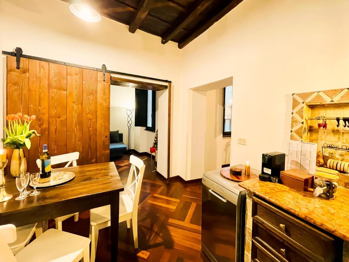 Trevi Fountain Stylish Apartment *