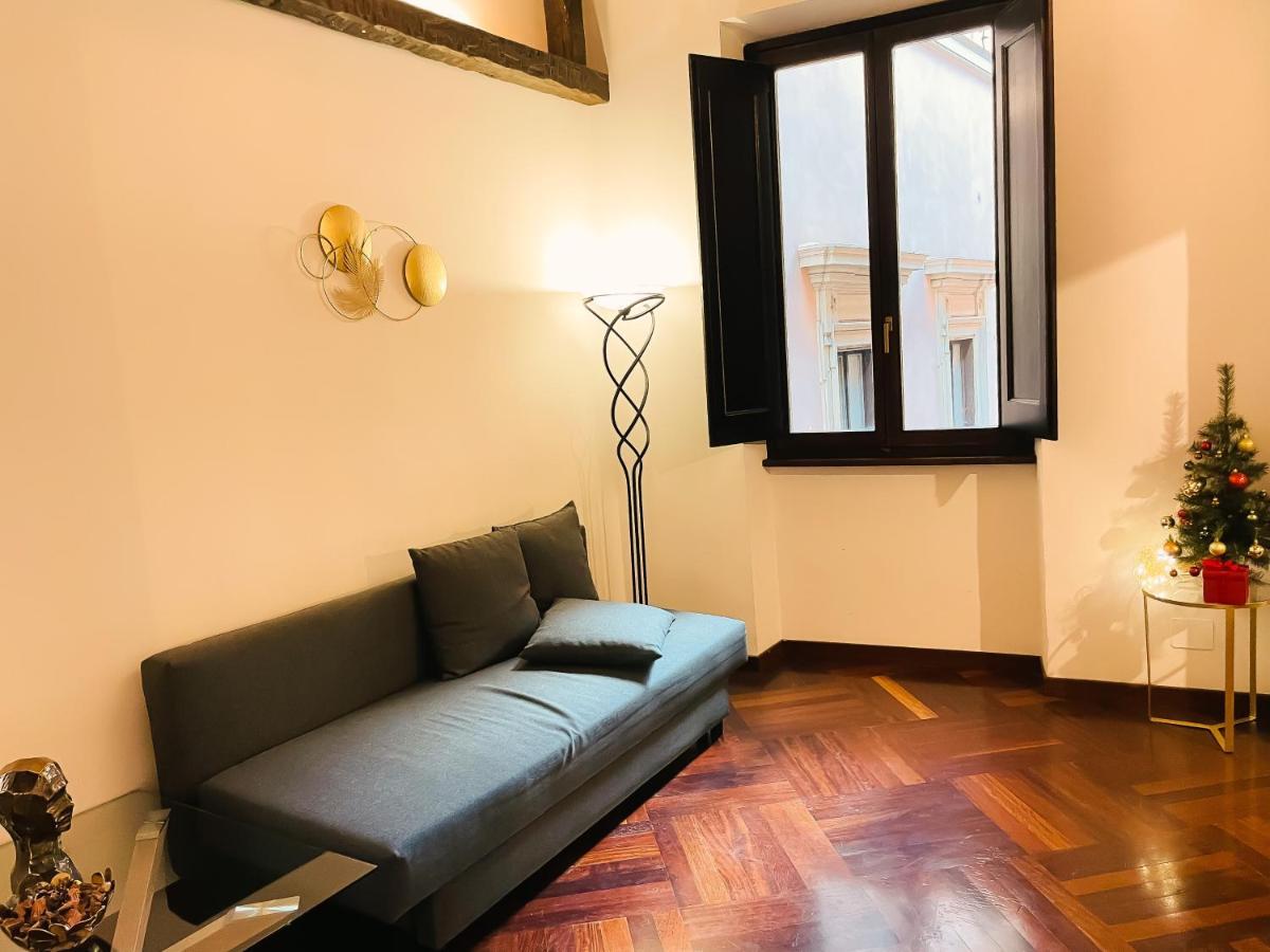 Trevi Fountain Stylish Apartment