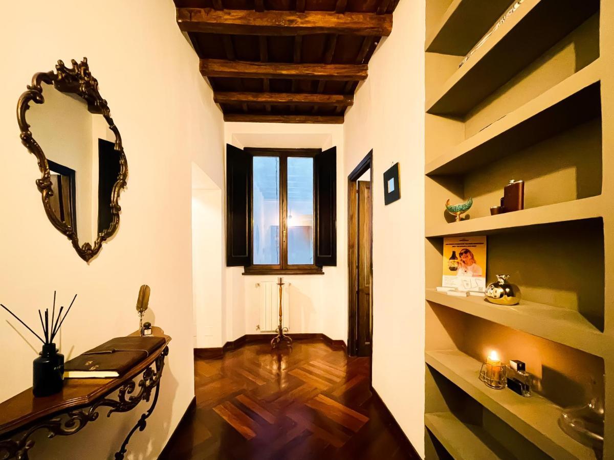 Trevi Fountain Stylish Apartment *