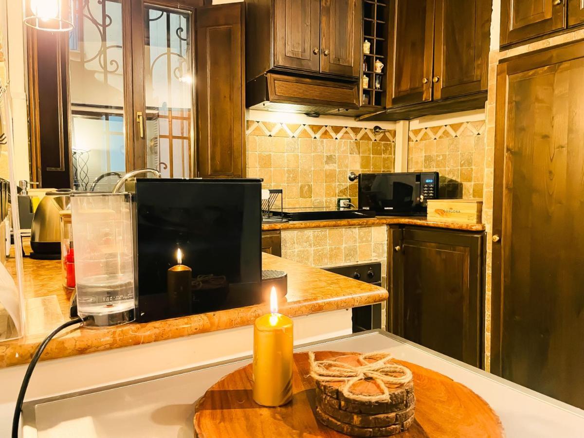 Trevi Fountain Stylish Apartment