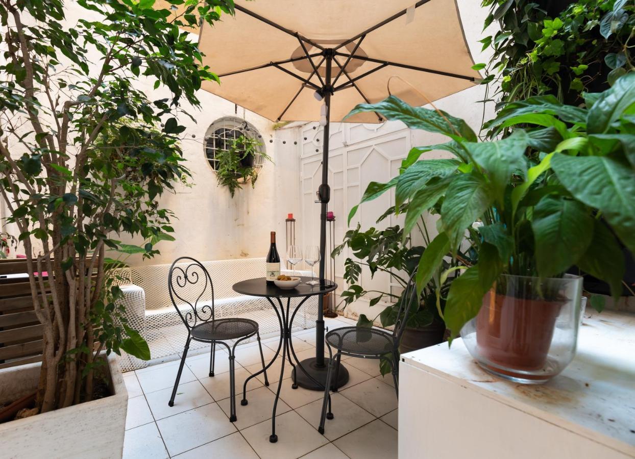Chic And Style In Historical Via Giulia * Rome