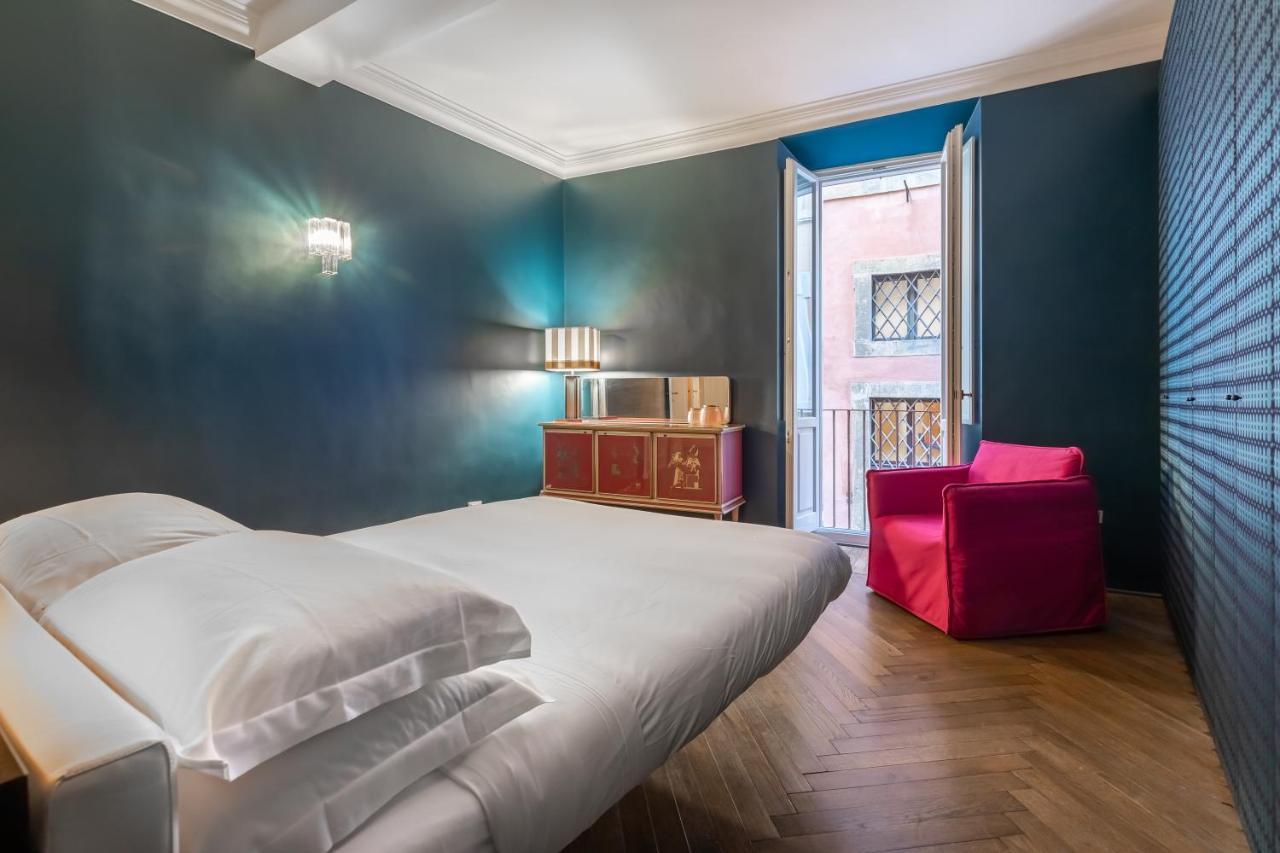 Chic And Style In Historical Via Giulia *