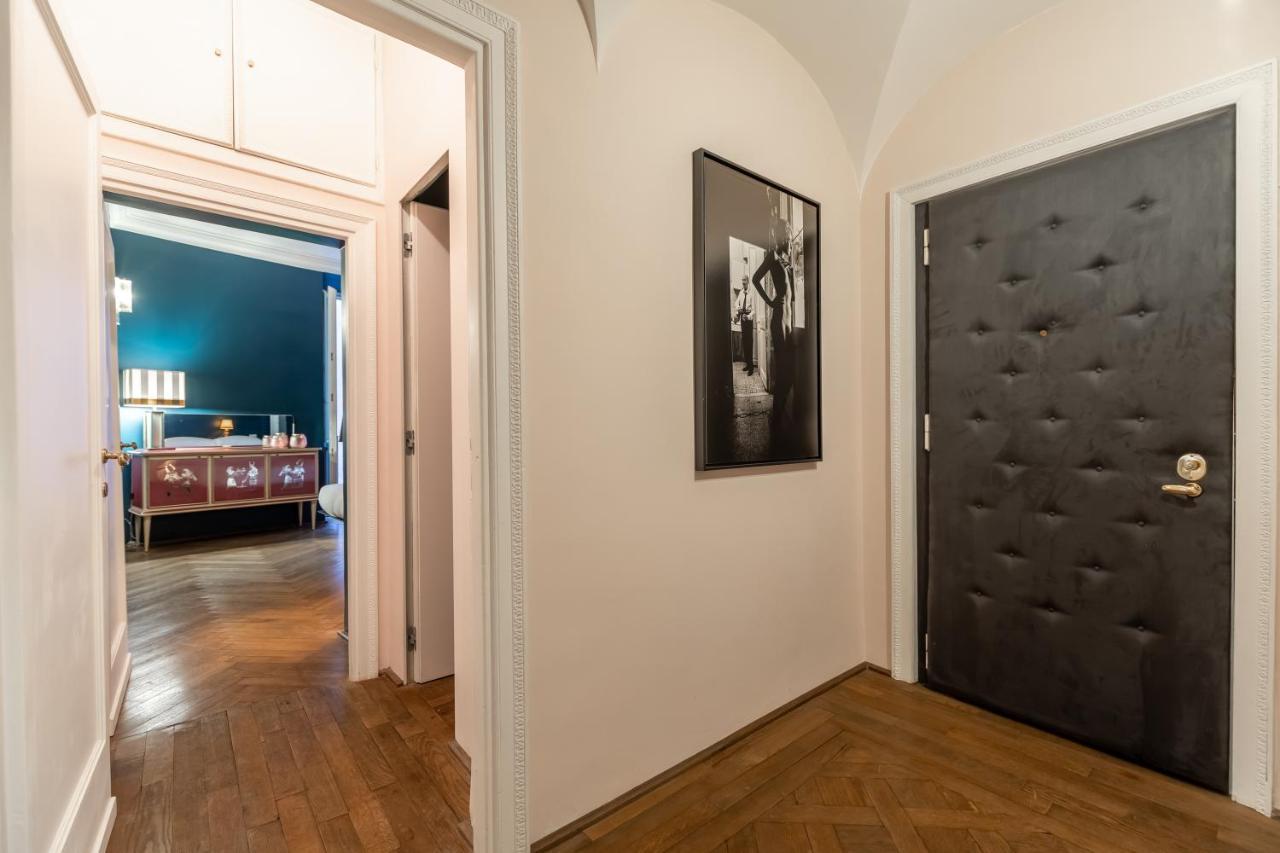 Apartment Chic And Style In Historical Via Giulia