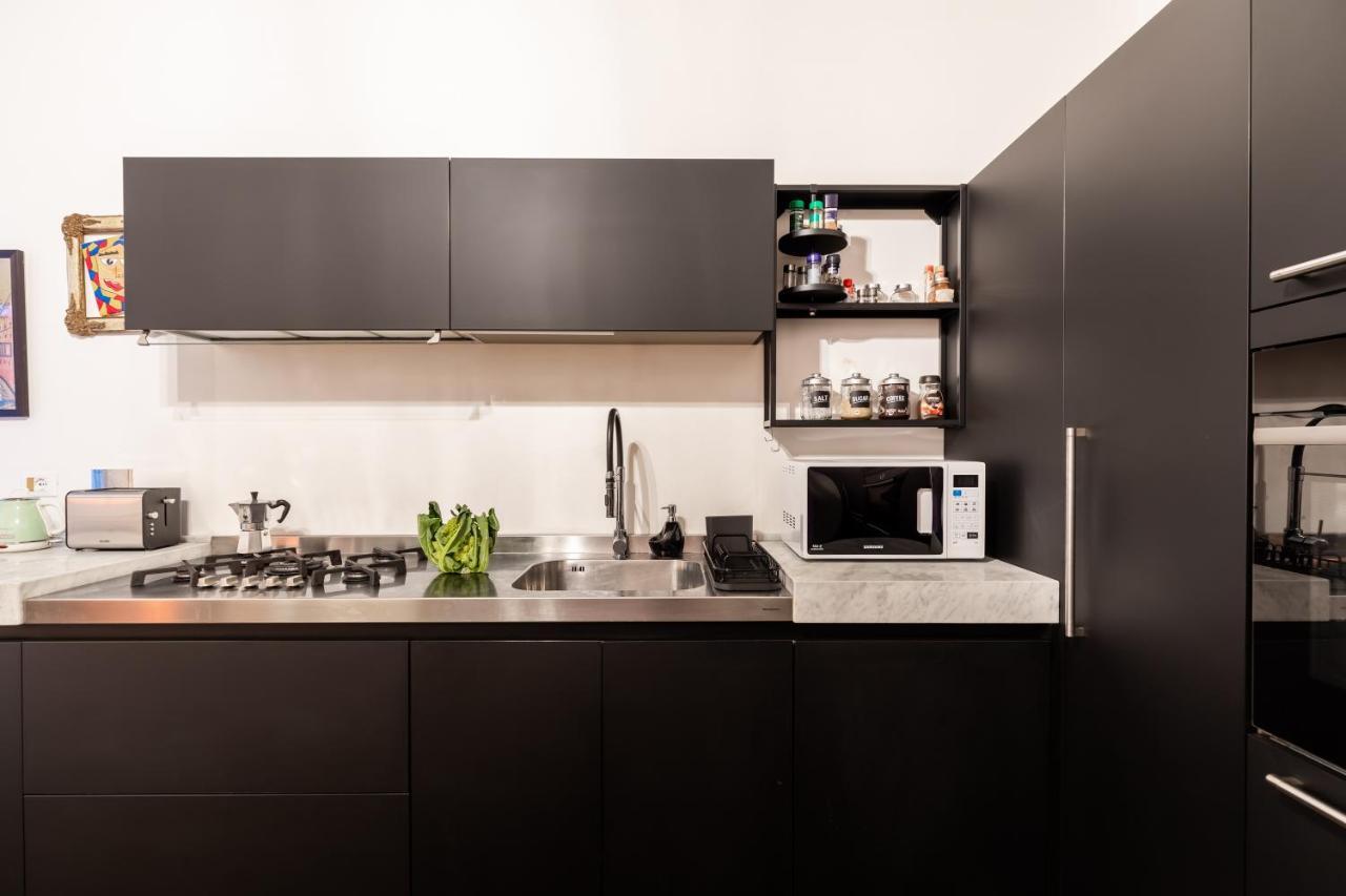 Apartment Chic And Style In Historical Via Giulia