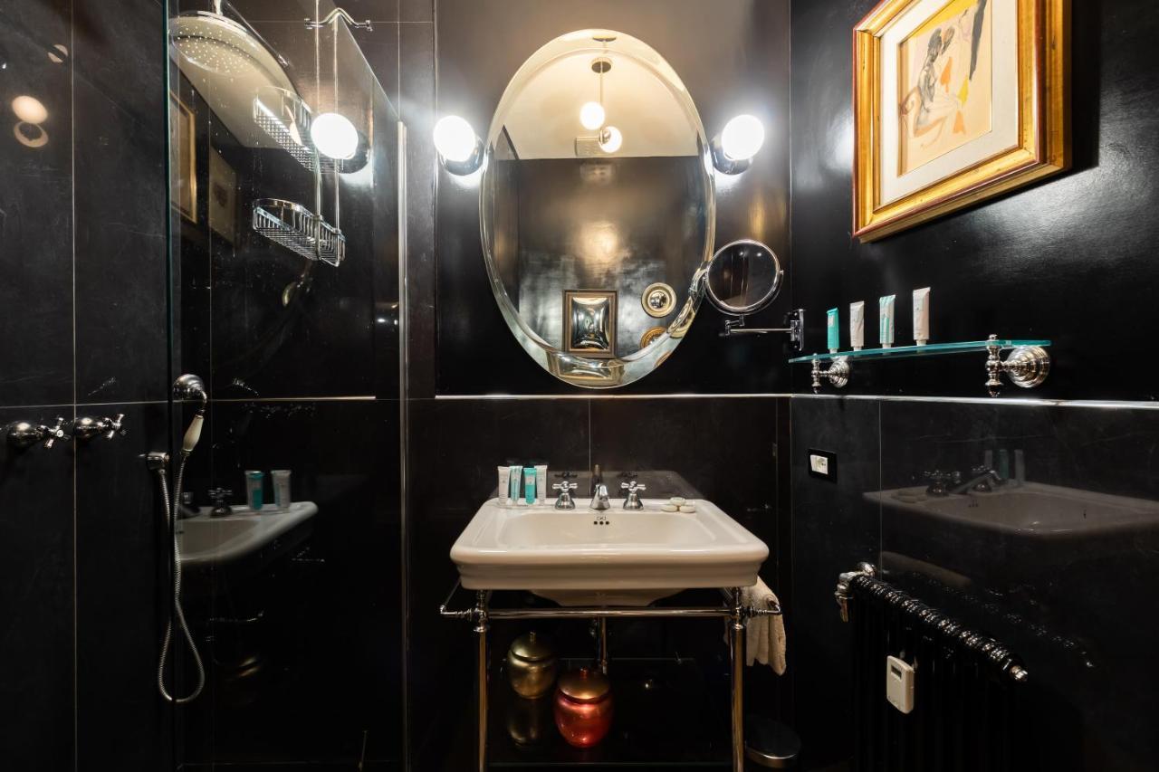 Apartment Chic And Style In Historical Via Giulia