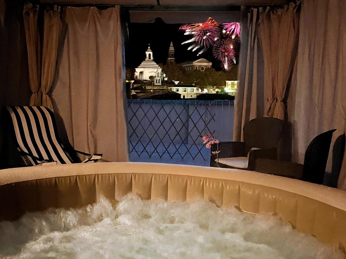 Colosseum House - Private Rooftop, Jacuzzi Hot Tub & View Apartment Rome