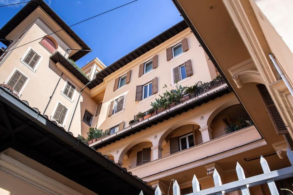 Apartment Heart Of Rome-napoleone Apartment-10 To Colosseo