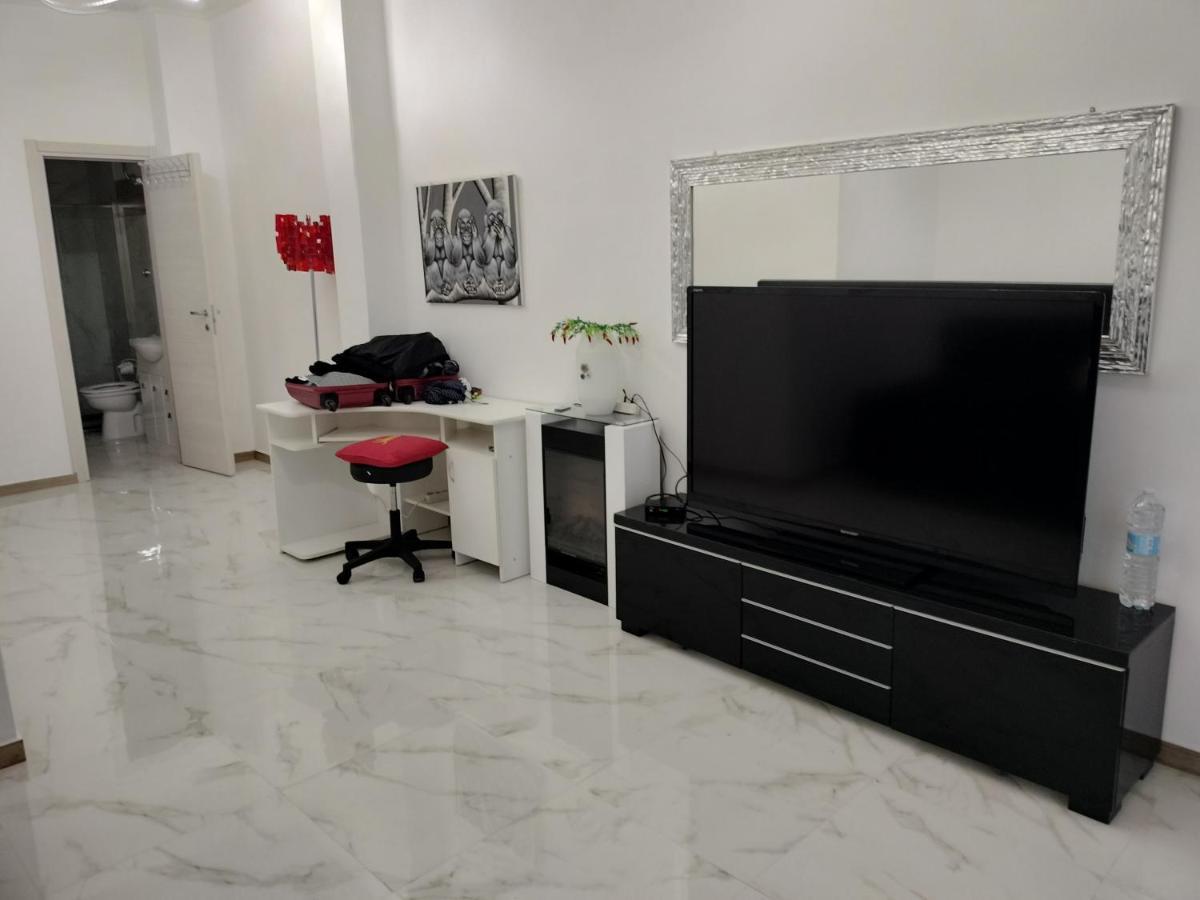 Nice In The Center Of Apartment *