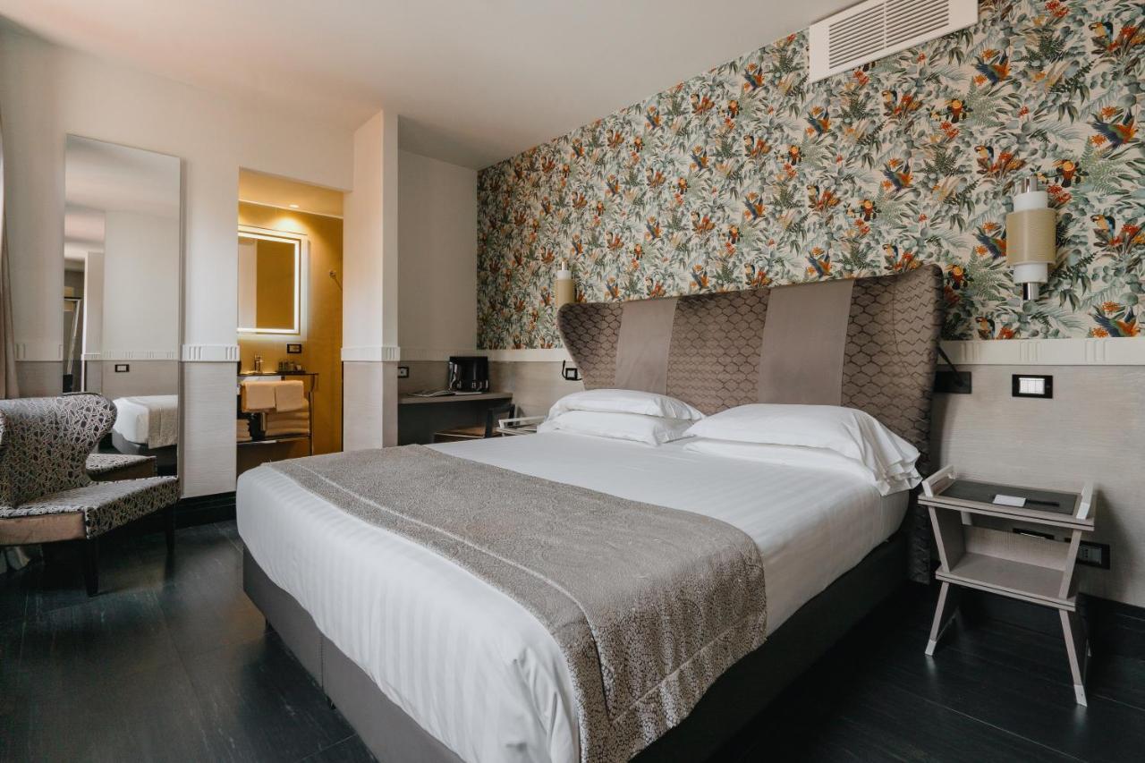 Unica Aparthotel 4*