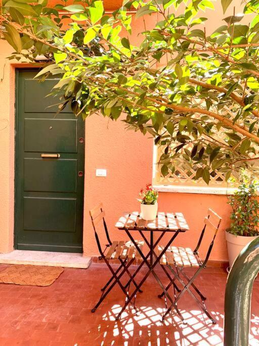 Casa Con Giardinetto Al Centro Di