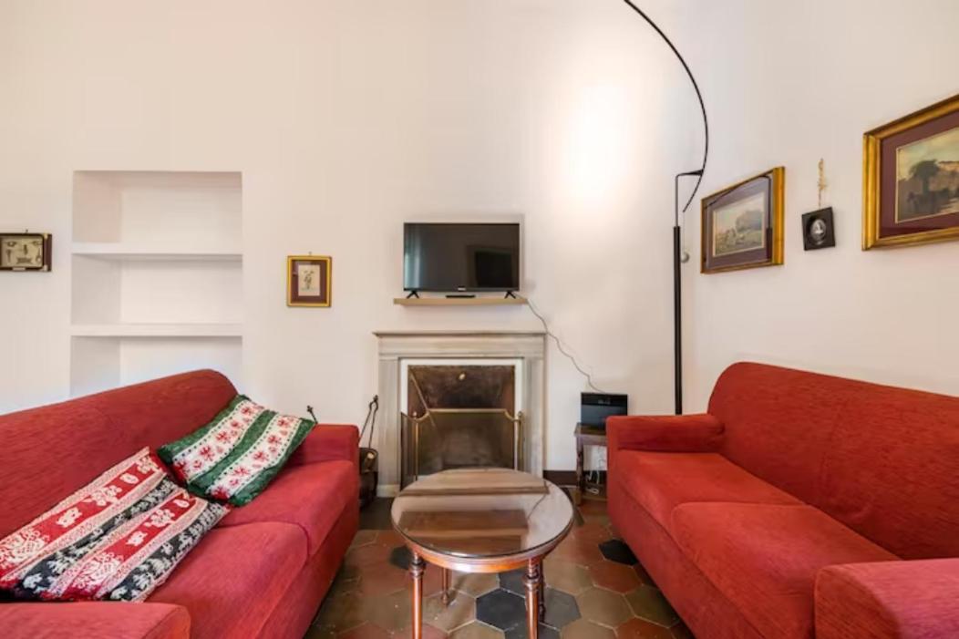 Charming At Spanish Steps, No Elevator Apartment