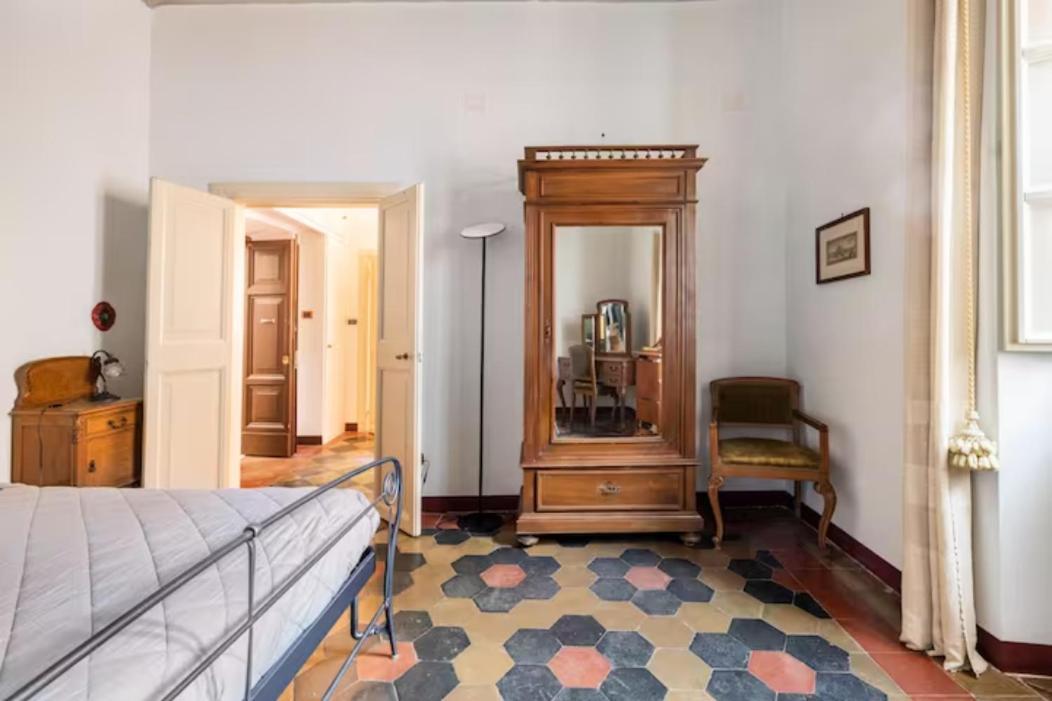 Charming At Spanish Steps, No Elevator Apartment