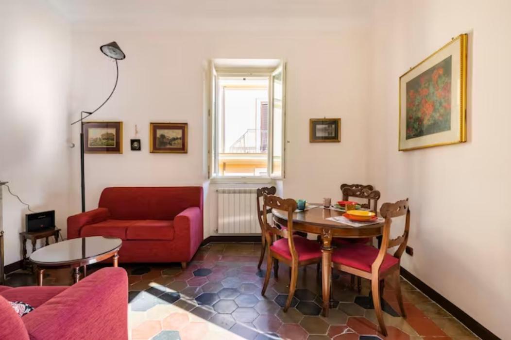 Charming At Spanish Steps, No Elevator Apartment Rome