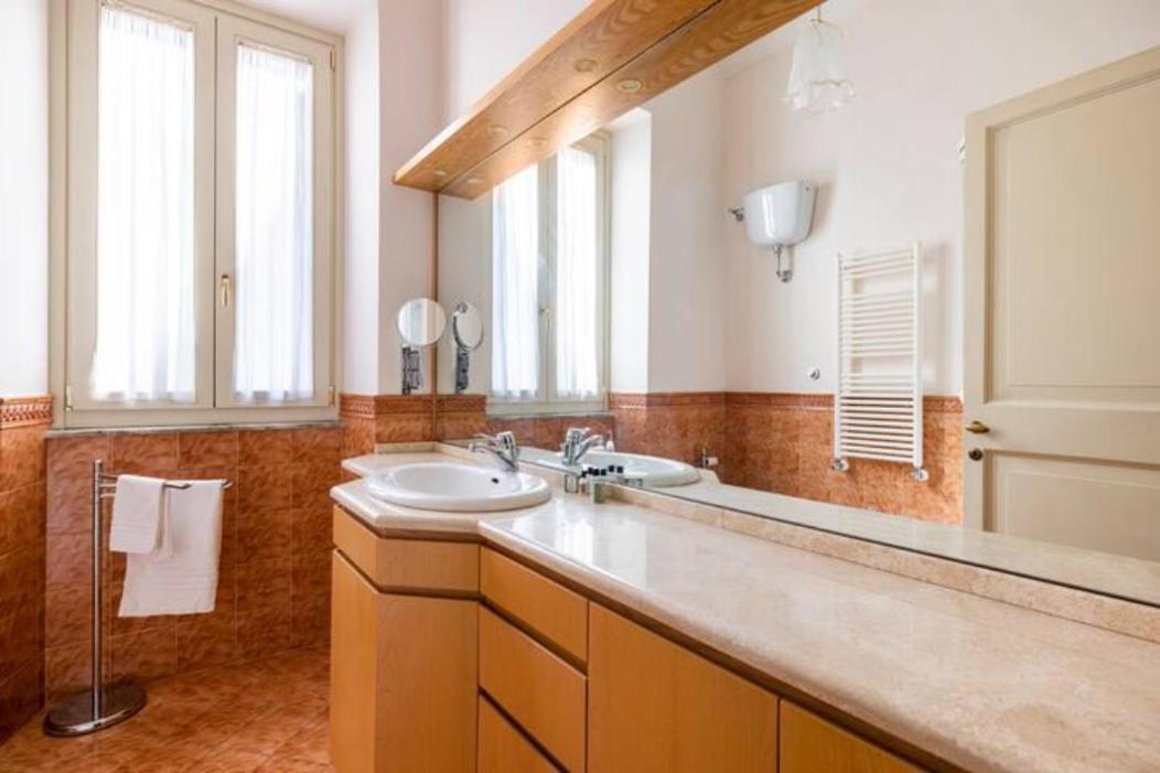Charming At Spanish Steps, No Elevator Apartment *