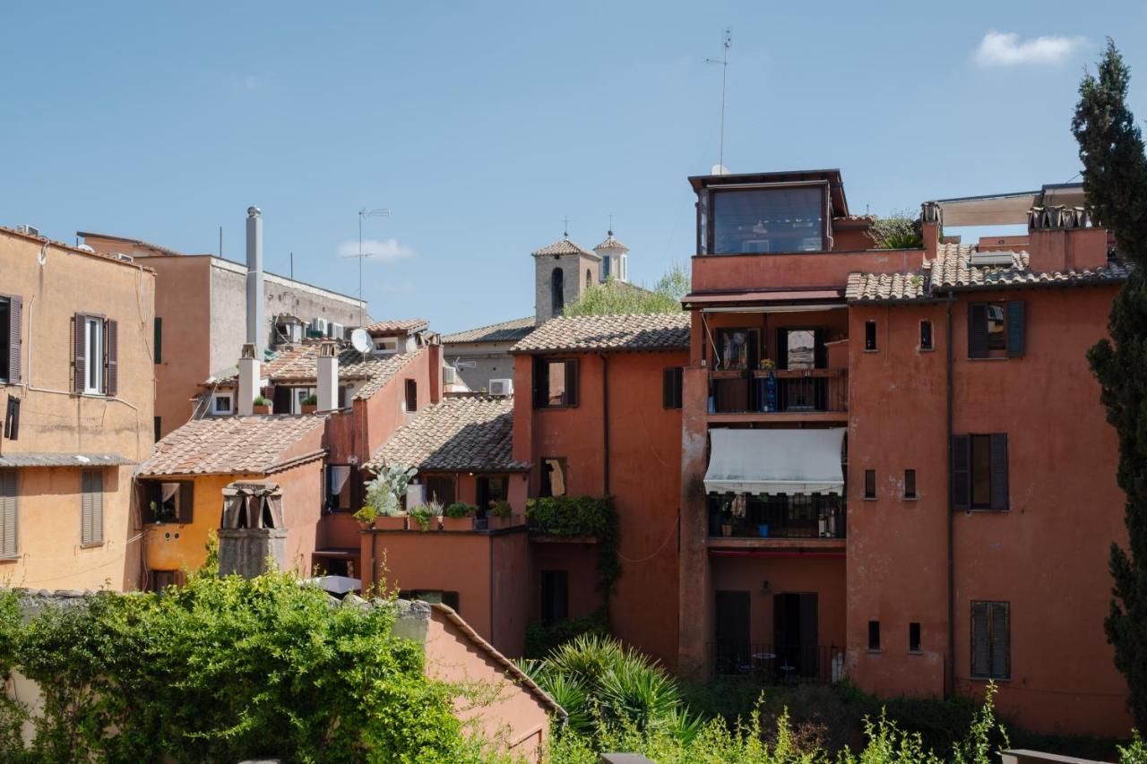 Quiet In The Heart Of Trastevere *