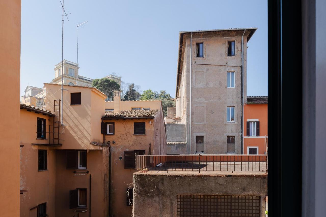 Quiet In The Heart Of Trastevere *