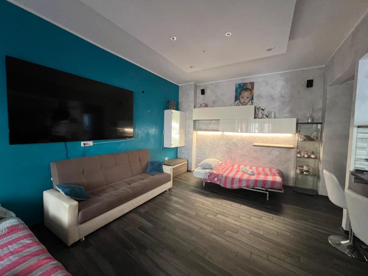 Nathan House,teano * Rome