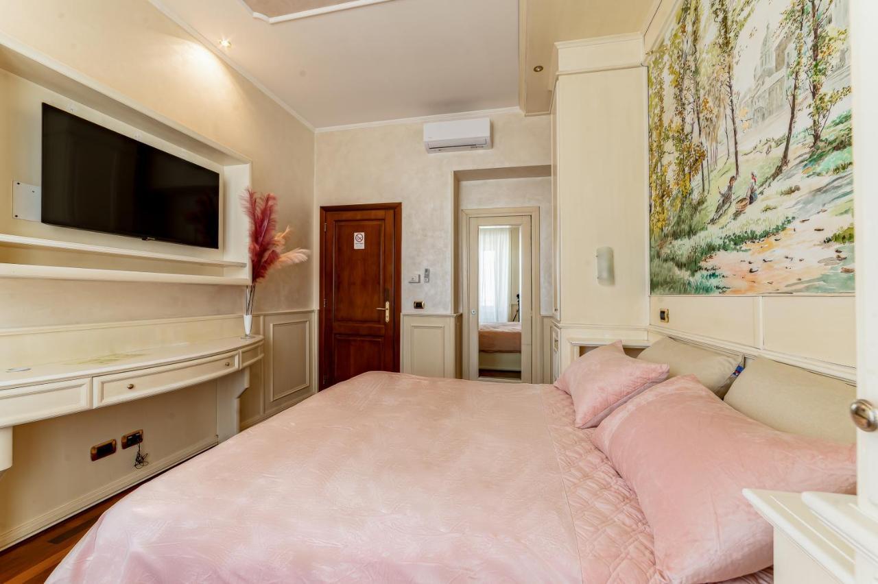 Downtown Luxury - Termini Train Station Bed & Breakfast Rome