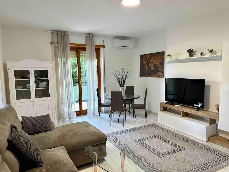 Luminoso Domus Eur Apartment *