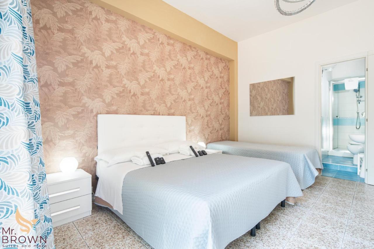 Mr. Brown - Marconi Guest house Rome