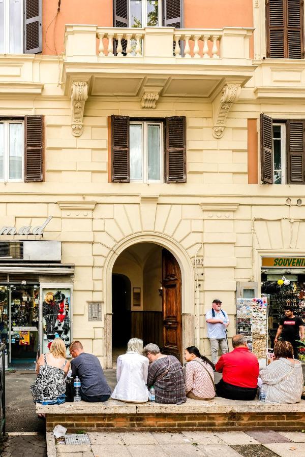 Family Near Vatican Museum Appartement