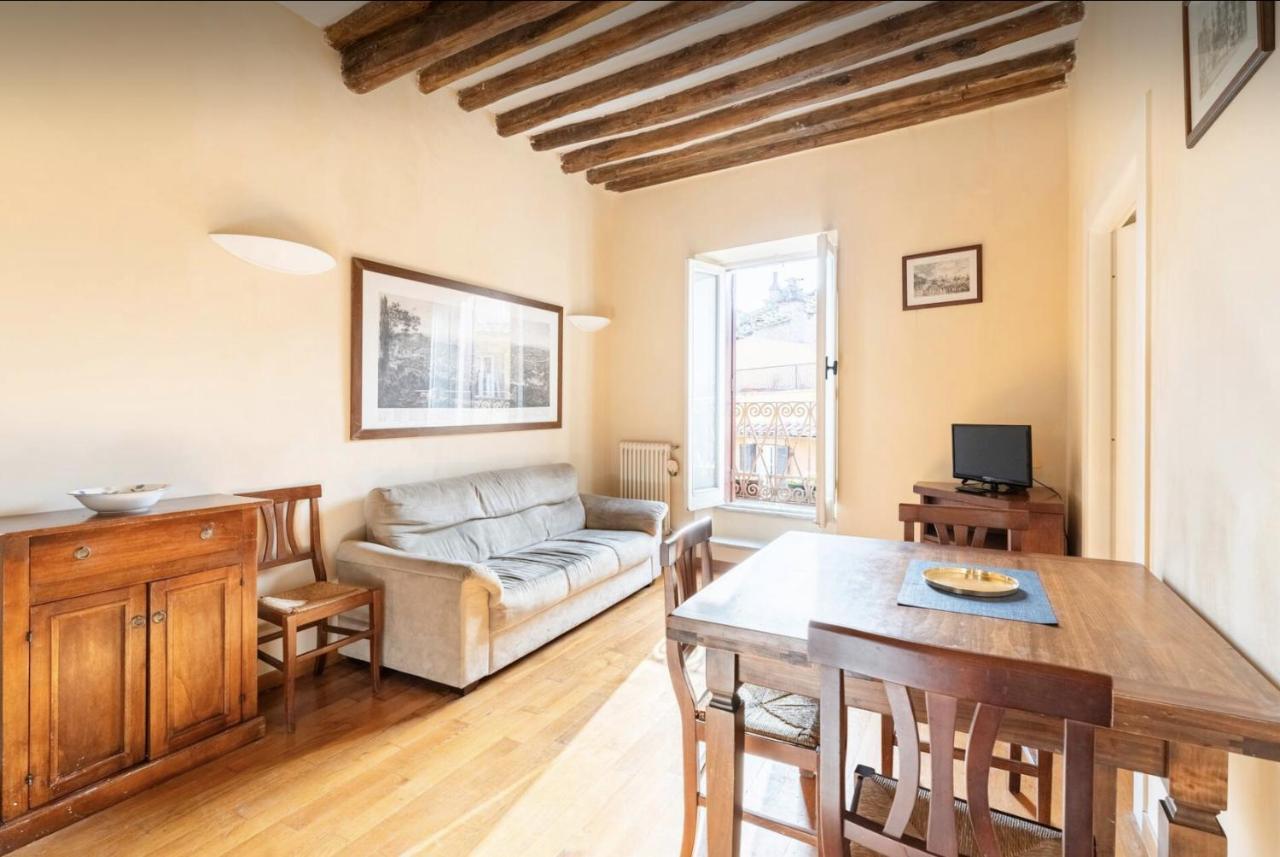 Piazza Navona Center House * Rome