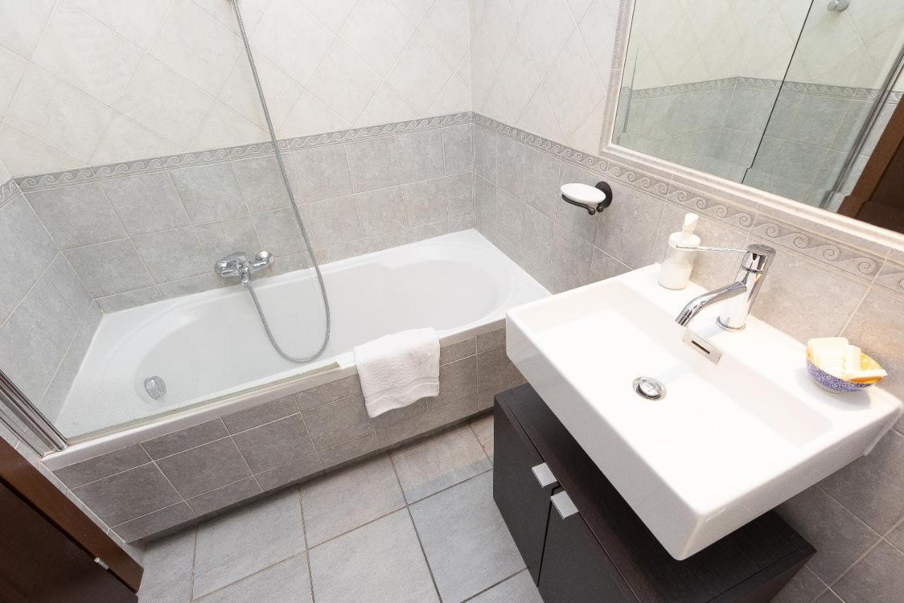 Paruta By In Appartement