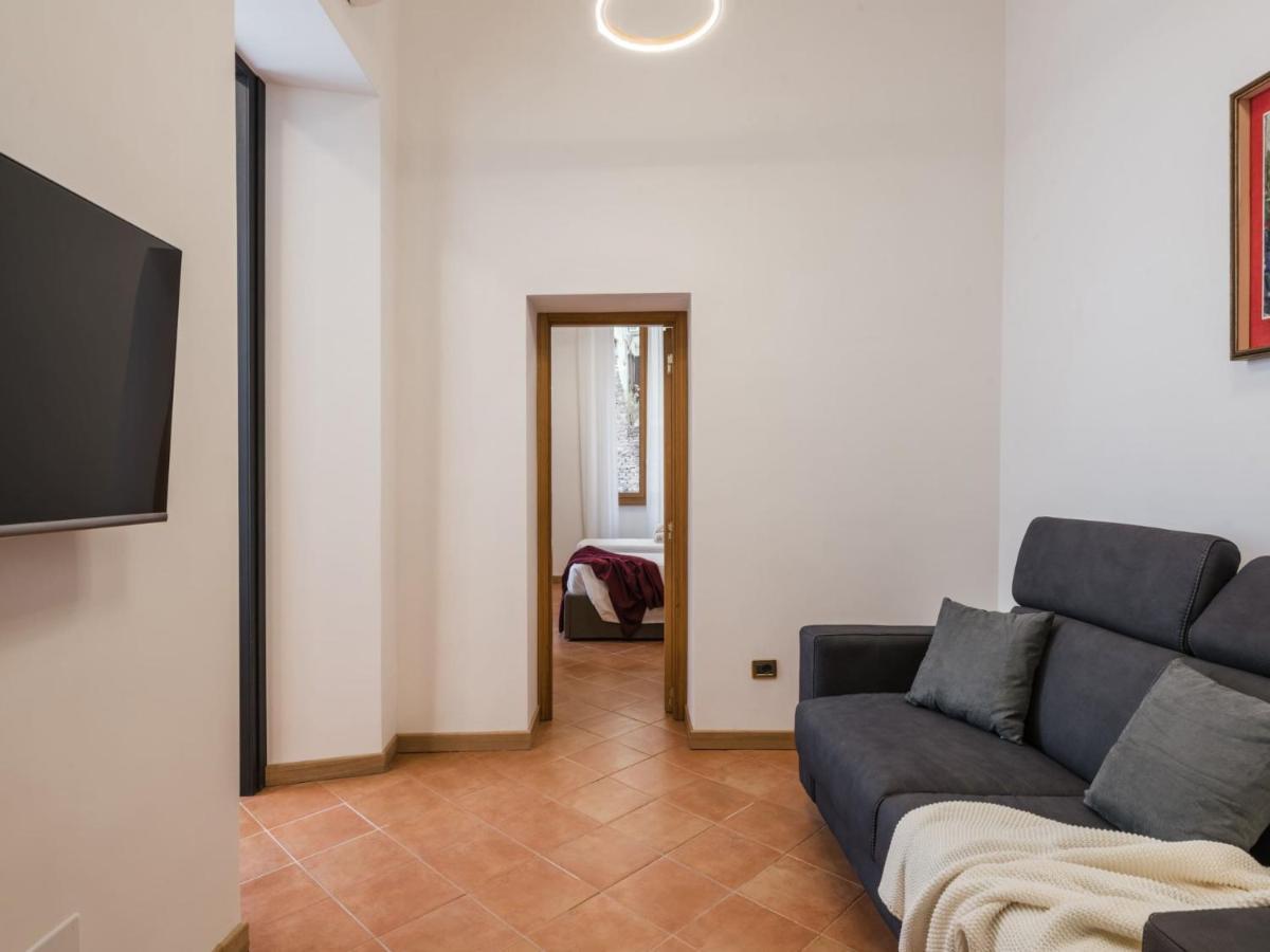 The Rent - Three-bedroom Near The Quirinale Apartment