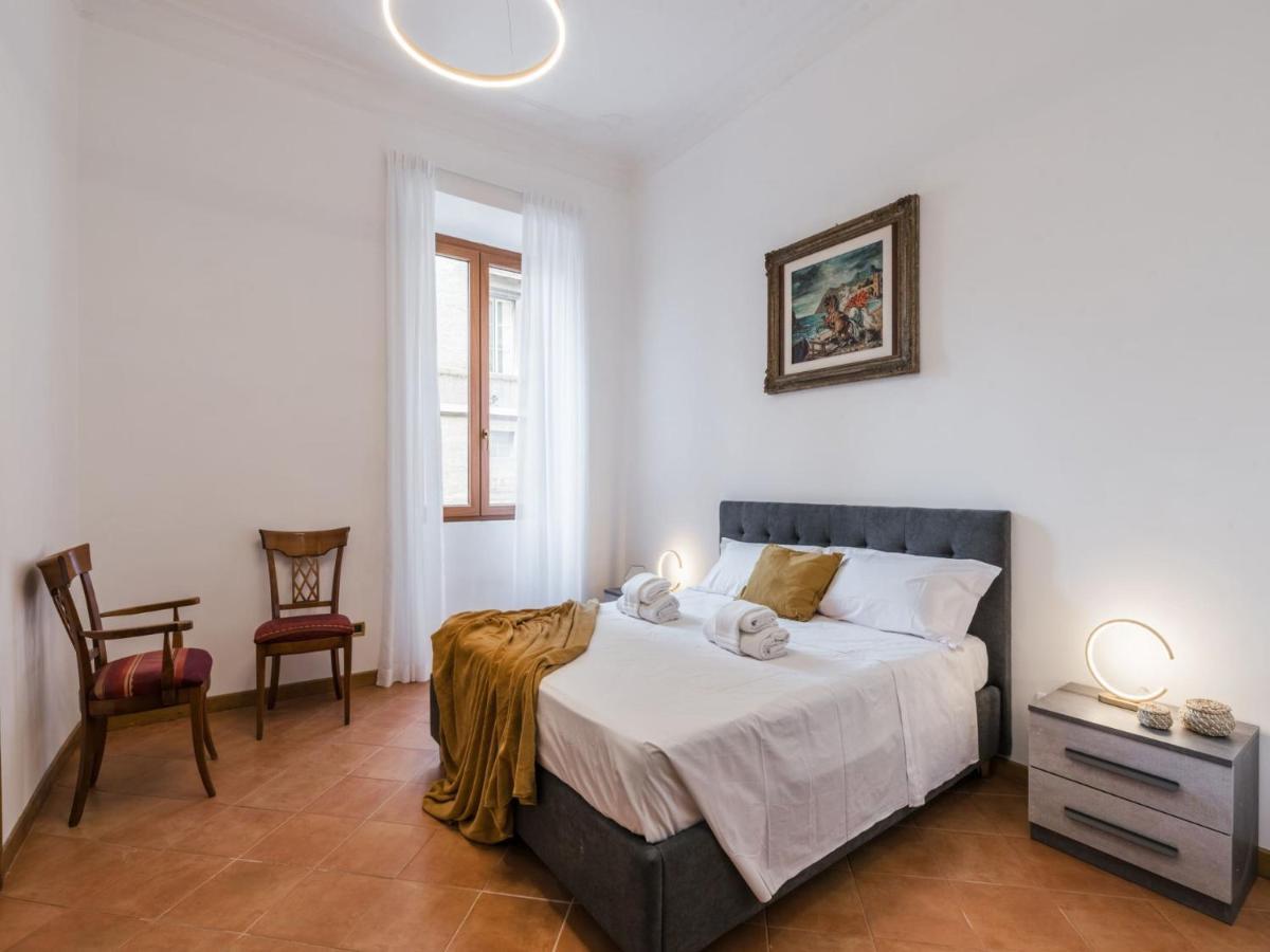 The Rent - Three-bedroom Near The Quirinale * Rome